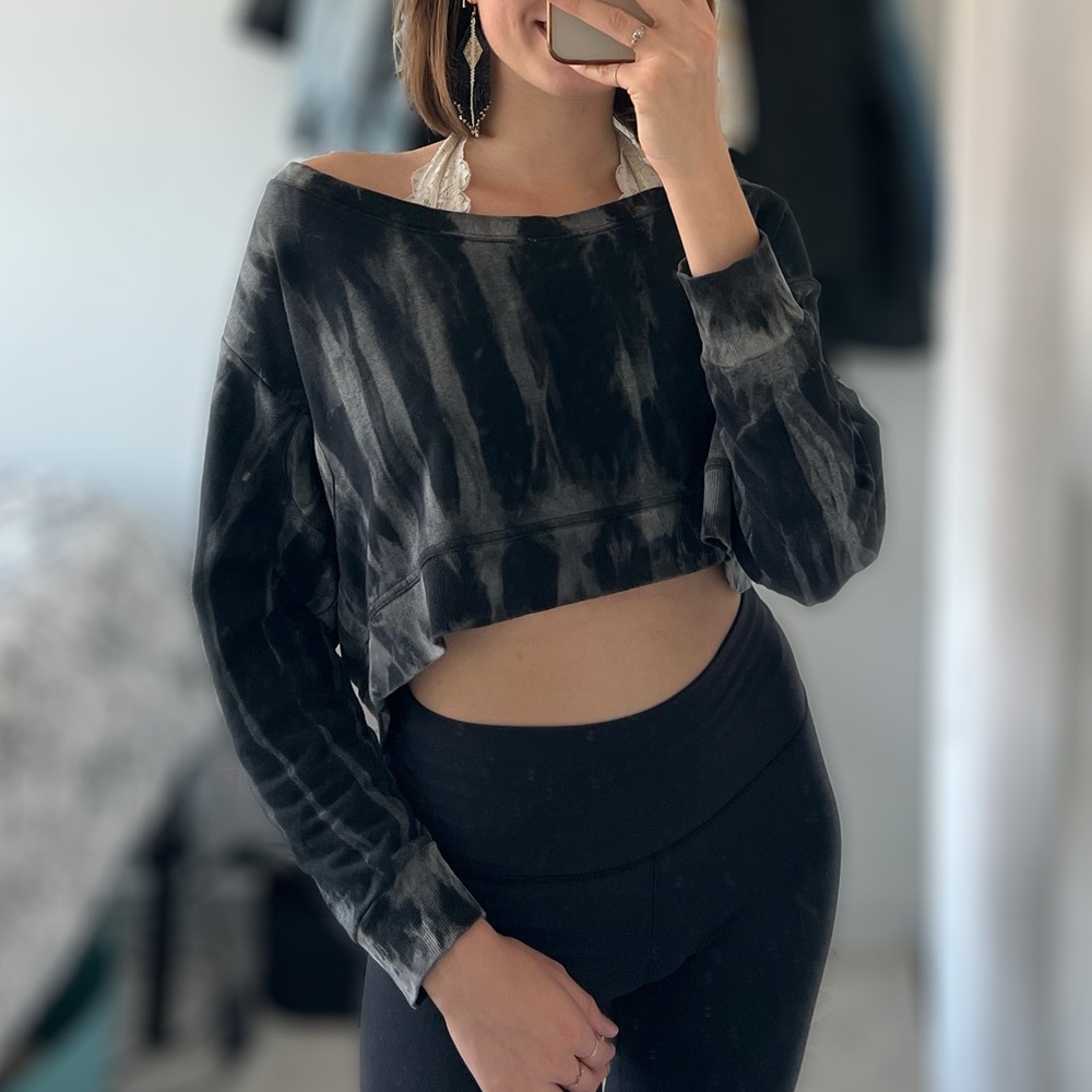 Tie dyed black long sleeved crop top with open back